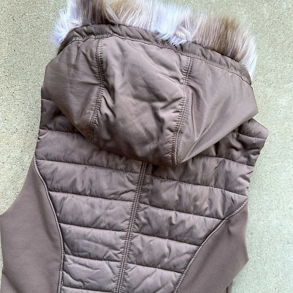 White House Black Market Puffer Vest Faux Fur Womens - Picture 8 of 10
